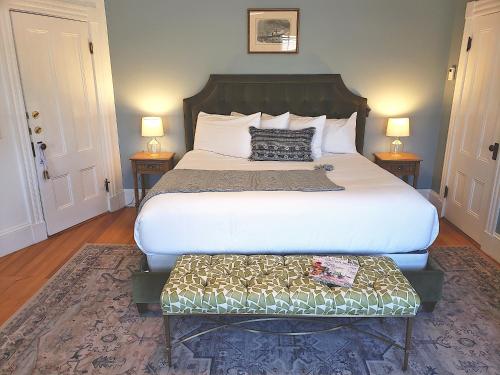 356905360 Sand Bar Cottage Inn