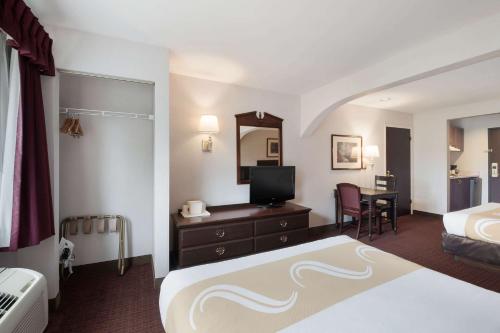 Quality Inn Grand Suites Bellingham - image 2