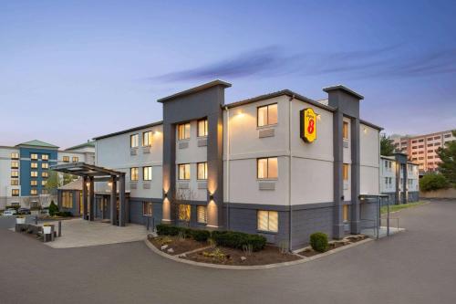 Super 8 by Wyndham Nashville Airport North