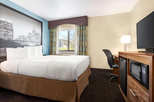 Super 8 by Wyndham Nashville Airport North