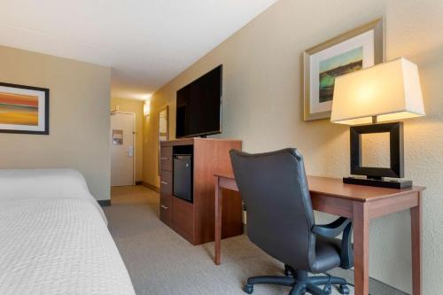 Suite with Two Queen Beds and Communication Assistance