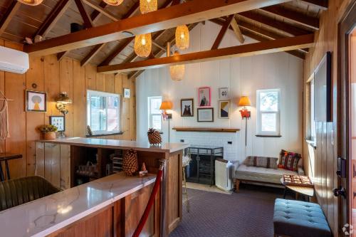 Lobby, Grand Pine Cabins in Wrightwood (CA)