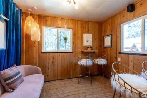 Lobby, Grand Pine Cabins in Wrightwood (CA)