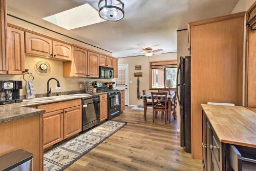 Fireplace, Deck & Grill: Pinetop Cabin Rental!, Pinetop-Lakeside (photo 10)