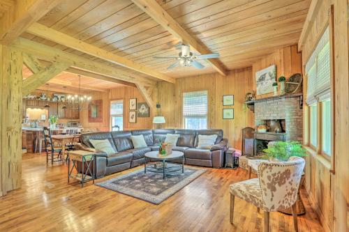 Peaceful Cairo Farmhouse with Barn and Fire Pit