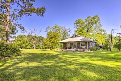 Peaceful Cairo Farmhouse with Barn and Fire Pit