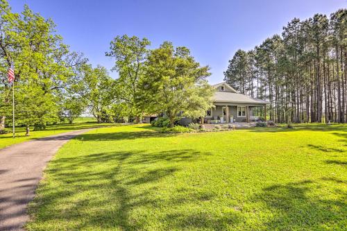 Peaceful Cairo Farmhouse with Barn and Fire Pit