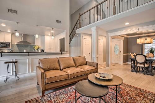Updated Dallas Getaway with Outdoor Kitchen! in Dallas, USA