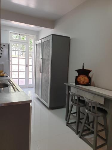 مطبخ, Casa aconchegante no Centro de Campo Alegre(SC) in سو بنتو دو سول