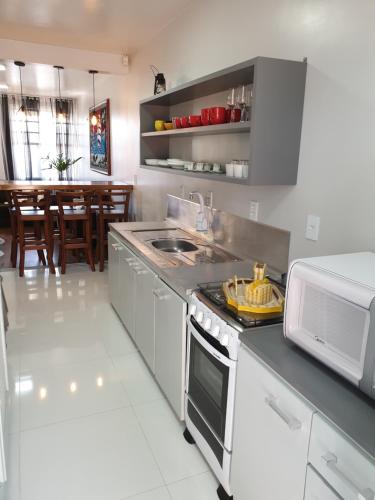 مطبخ, Casa aconchegante no Centro de Campo Alegre(SC) in سو بنتو دو سول