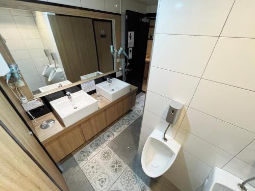 room detail thumbnail 2