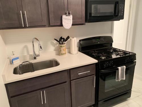 ห้องครัว, Stylish 2BD/1BA apartment located in Federal Hill in เฟดเดอรัล ฮิลล์