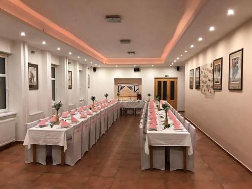 Restaurant, Hotel Pod Strazi in Lhenice