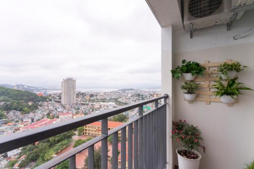 MON HOMESTAY HA LONG- VIEW SEA & SUNWHEEL - 발코니/테라스