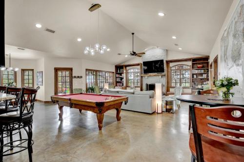 New Hill Country Dream House with pool Table and Firepit and GameShed - main image