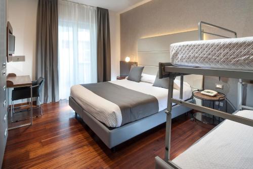 วอลดอร์ฟ พาเลซ โฮเทล (Waldorf Palace Hotel) in กาสโตลิกา