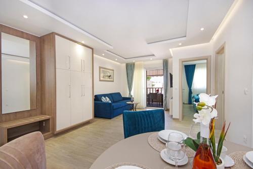 One-Bedroom Apartment image 4