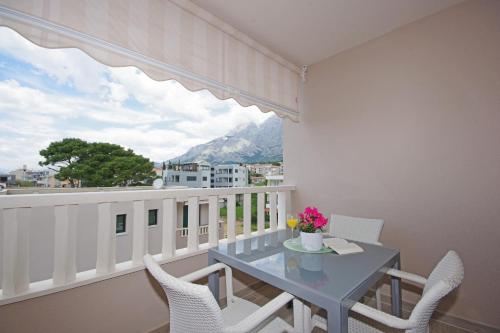 Apartment with Balcony image 5