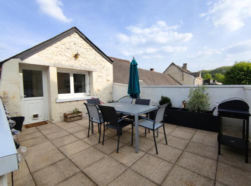 Gîte La p'tite terrasse Chinon centre Parking gratuit (Gite La p'tite terrasse Chinon centre Parking gratuit) in ชินง ซิตี้ เซ็นเตอร์