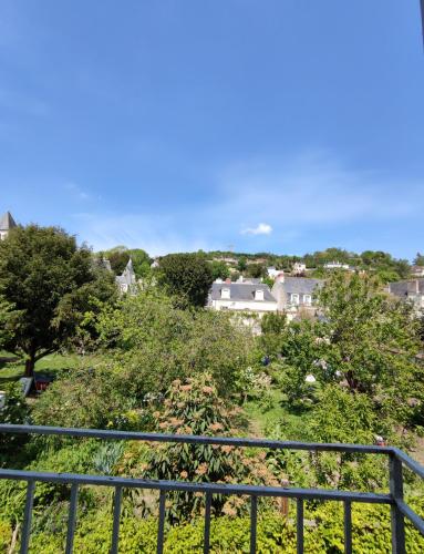 Gîte La p'tite terrasse Chinon centre Parking gratuit (Gite La p'tite terrasse Chinon centre Parking gratuit) in ชินง ซิตี้ เซ็นเตอร์