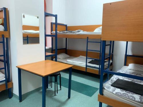 Schronisko na Wyspie – Wroclaw, WV
