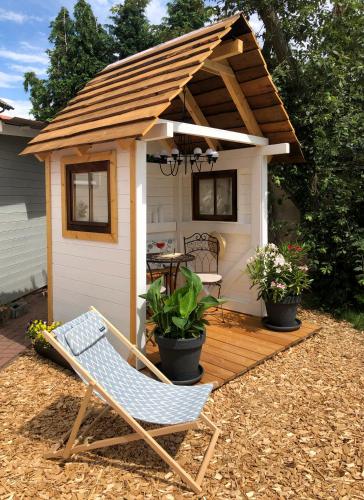 สวน, ALTE SCHULE WITTENBERG, 3 Ferienwohnungen für bis zu 12 Personen, an der Elbe, mit Garten (ALTE SCHULE WITTENBERG, 3 Ferienwohnungen fur bis zu 12 Personen, an der Elbe, mit Garten) in ลูเทอร์สตัดท์ วิทเทินเบร์ก