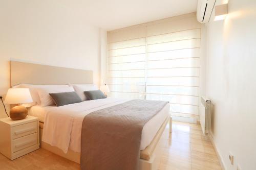 Three-Bedroom Deluxe Apartment image 6