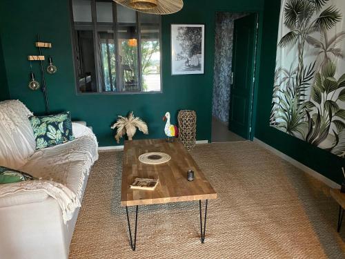 Centre & plage - T2 cosy avec terrasse & jardin, Saint-Gilles-les-Bains (Foto 5)
