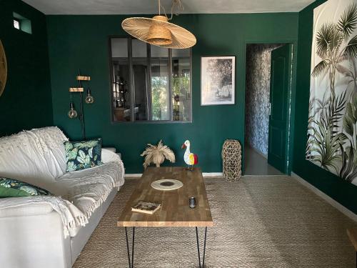 Centre & plage - T2 cosy avec terrasse & jardin, Saint-Gilles-les-Bains (Foto 7)