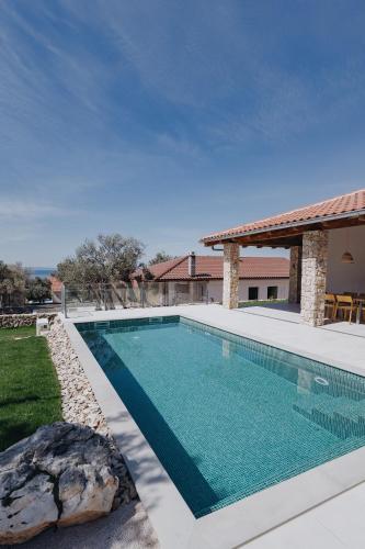 Villa Kadila with heated pool and sauna for family