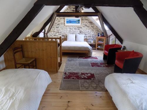 1 double bed, 2 twin beds