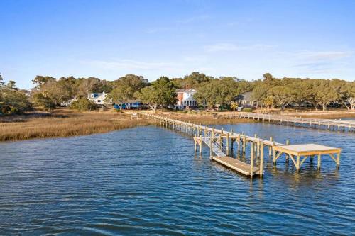 Dolphin Cove - Whole WATERFRONT House with Dock