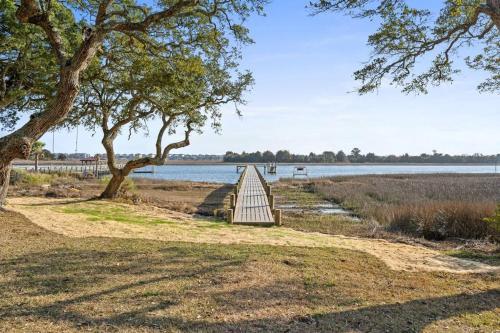 Dolphin Cove - Whole WATERFRONT House with Dock detail