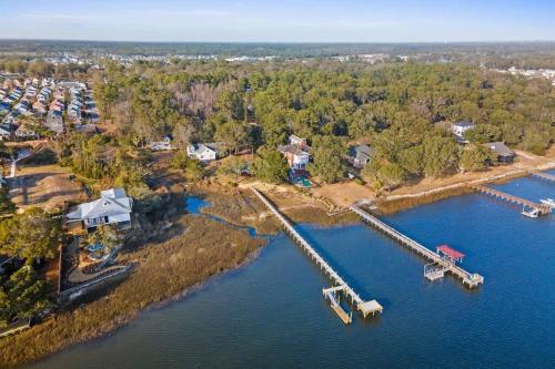 Dolphin Cove - Whole WATERFRONT House with Dock