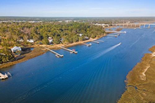 Dolphin Cove - Whole WATERFRONT House with Dock