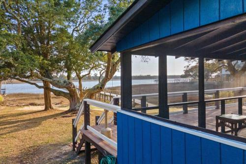 Dolphin Cove - Whole WATERFRONT House with Dock