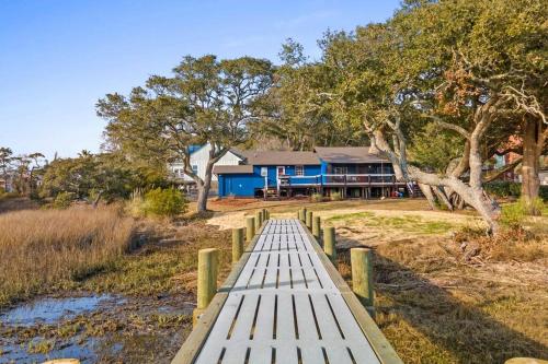 Dolphin Cove - Whole WATERFRONT House with Dock