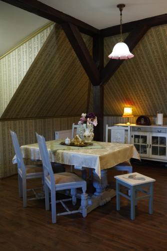 Зручності, Królowa Luiza i Wiking (Krolowa Luiza i Wiking) in Старе Яблонське