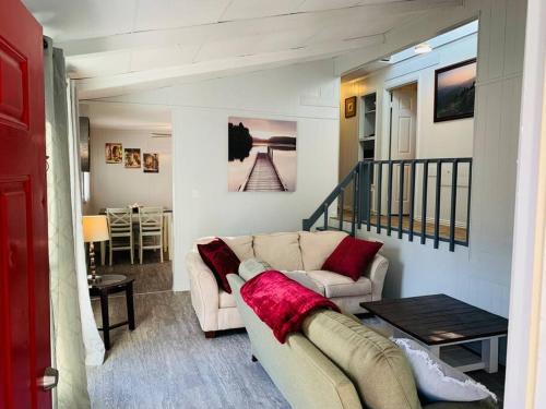 Mountain Vibes at Hidden Pond Lodge - 3beds/2bth in 나이트데일