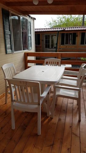2 bedrooms, 5 beds