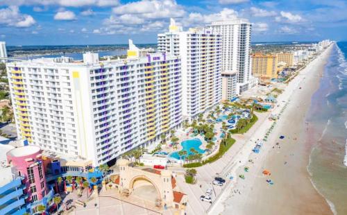 Beachfront Bliss at Ocean Walk Resort - Unit 1701 in Daytona Beach, USA
