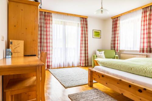 1 king bed, 1 sofa bed
