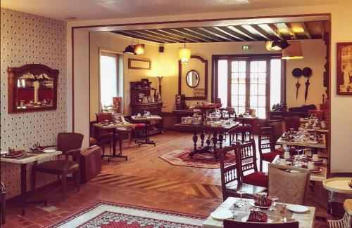 Detective Hotel - image 4