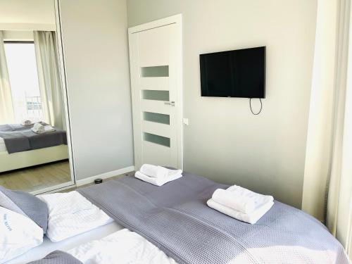 One-Bedroom Apartment with Balcony and Sea View image 7