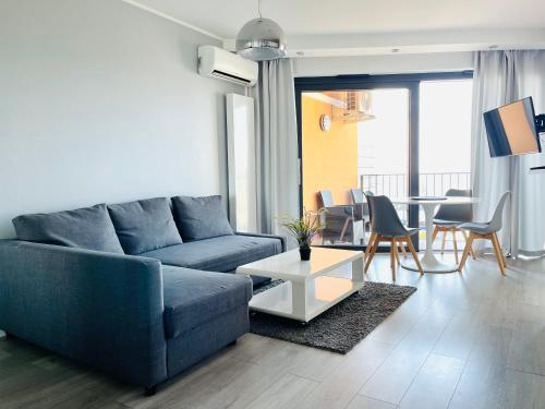 One-Bedroom Apartment with Balcony and Sea View image 5