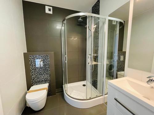 One-Bedroom Apartment with Balcony and Sea View image 2