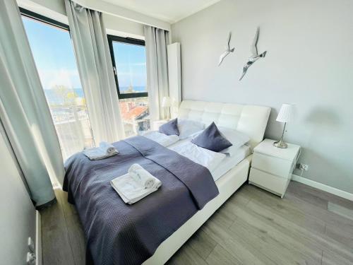 One-Bedroom Apartment with Balcony and Sea View image 8