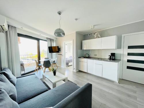 One-Bedroom Apartment with Balcony and Sea View image 6