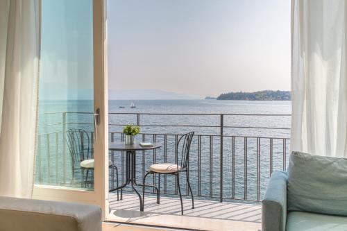 Luxury Lake View Apartments