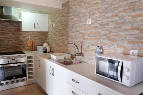 Magnólia - Casa com dois quartos junto ao mar - Renovada em 2023, Mosteiros (foto 7)
